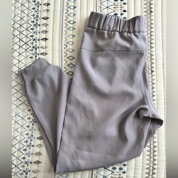 NWT Lululemon On The Fly Jogger in Silverscreen - Picture 5 of 8